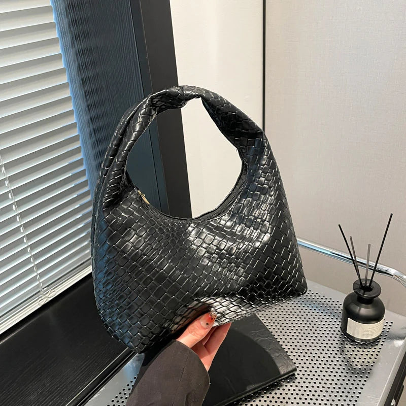 Fashion Pu Weave Bag Red Purse Underarm Bag Fashionable Crescent Mobile Phone Purse and Handbags For Women
