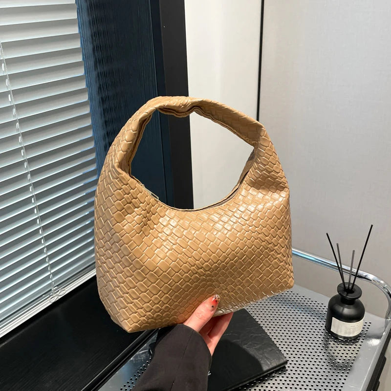 Fashion Pu Weave Bag Red Purse Underarm Bag Fashionable Crescent Mobile Phone Purse and Handbags For Women