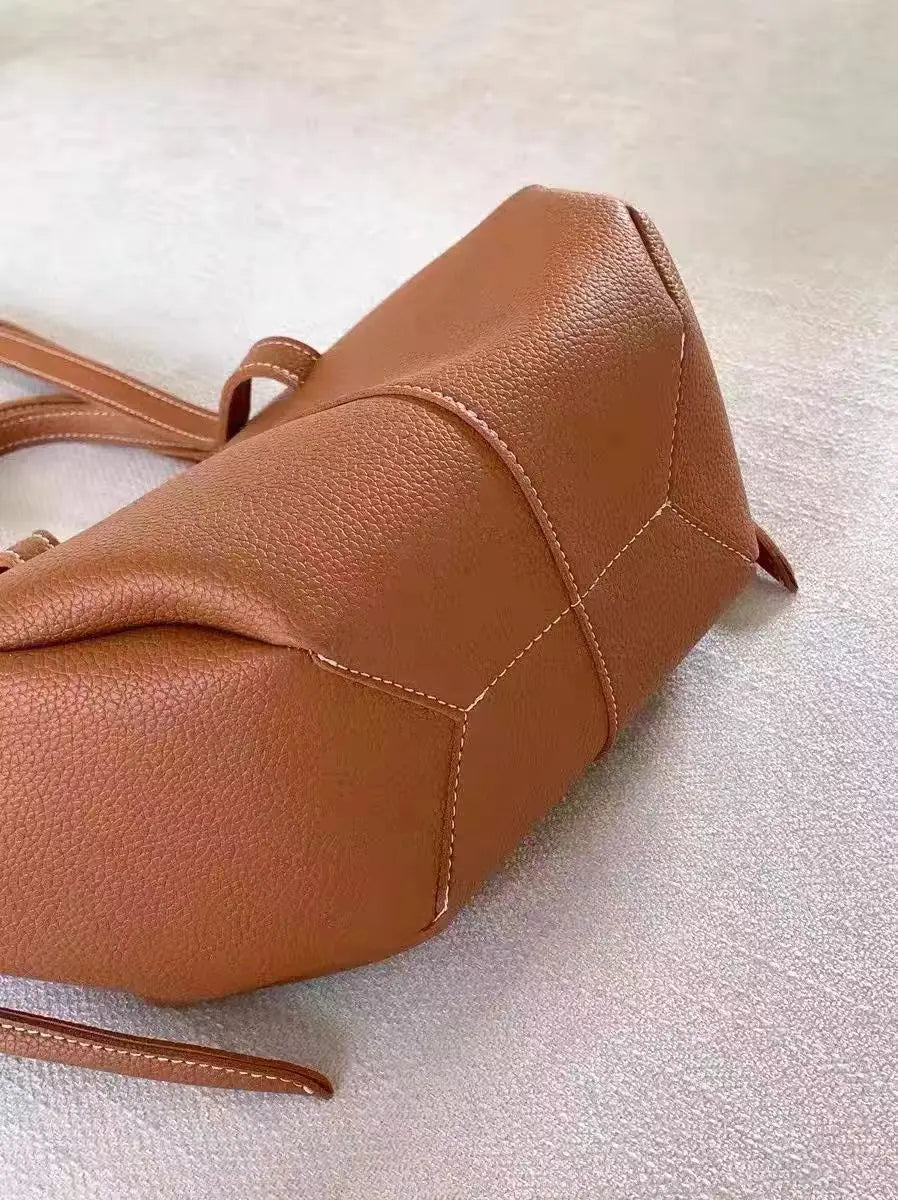 Handheld tote bag with large capacity, trendy and fashionable women's bag, niche and high-end single shoulder bag