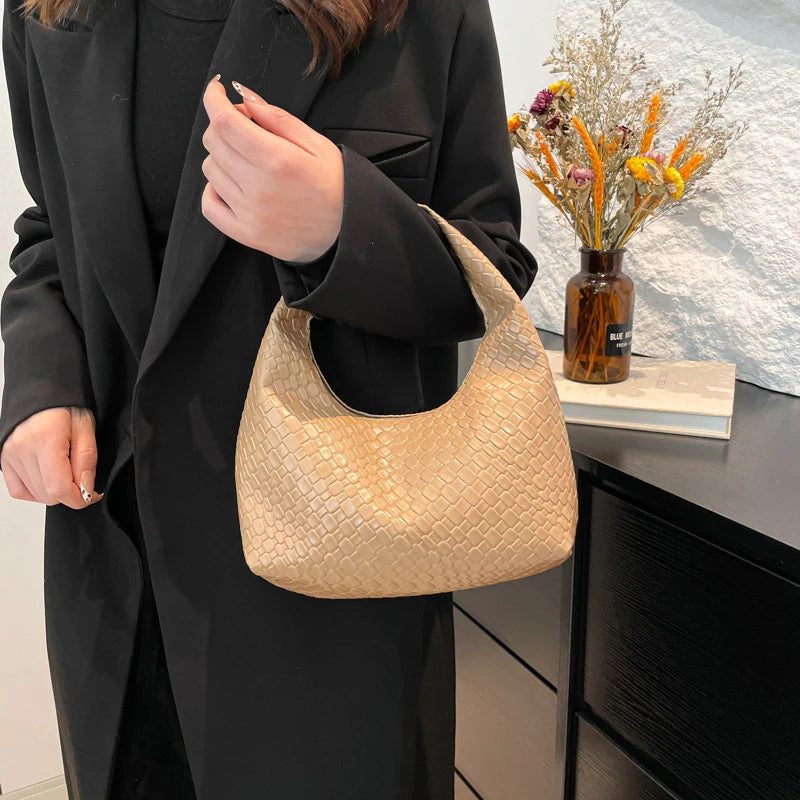 Fashion Pu Weave Bag Red Purse Underarm Bag Fashionable Crescent Mobile Phone Purse and Handbags For Women