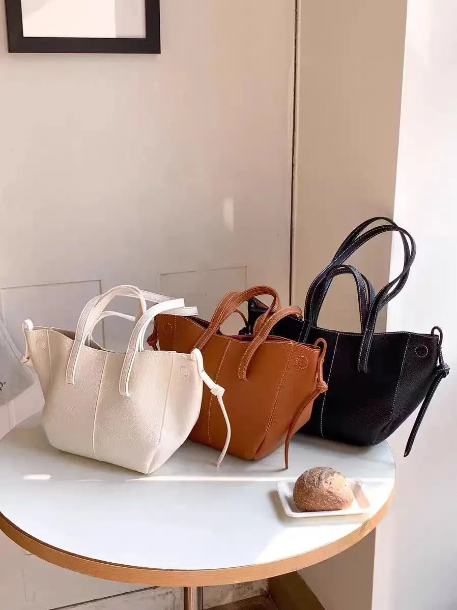 Handheld tote bag with large capacity, trendy and fashionable women's bag, niche and high-end single shoulder bag